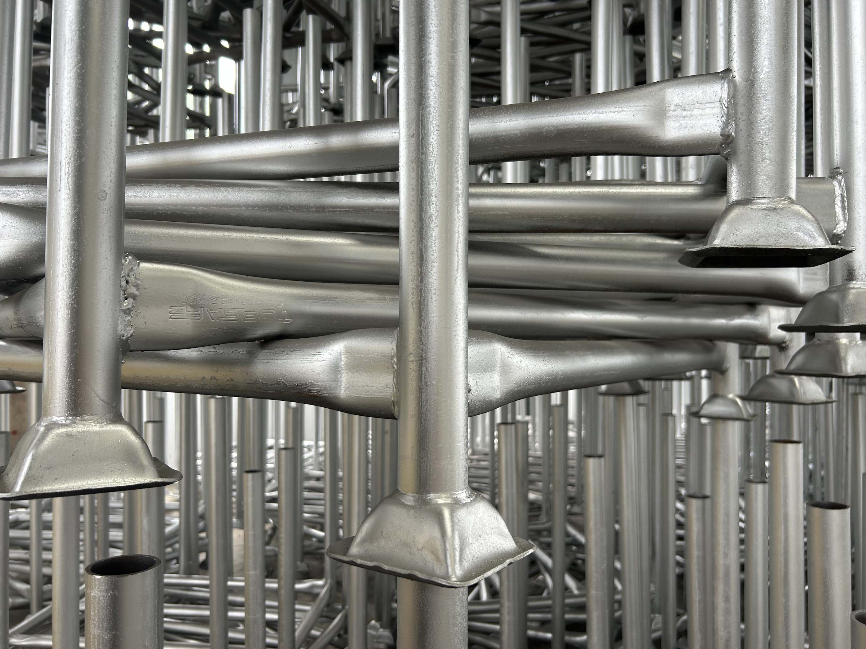 Painted Galvanized Steel Pallet 01 Palet baja galvanis dicat 01