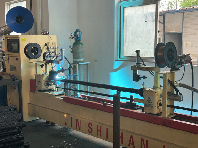 pengelasan tiang penopang yang dapat disesuaikan