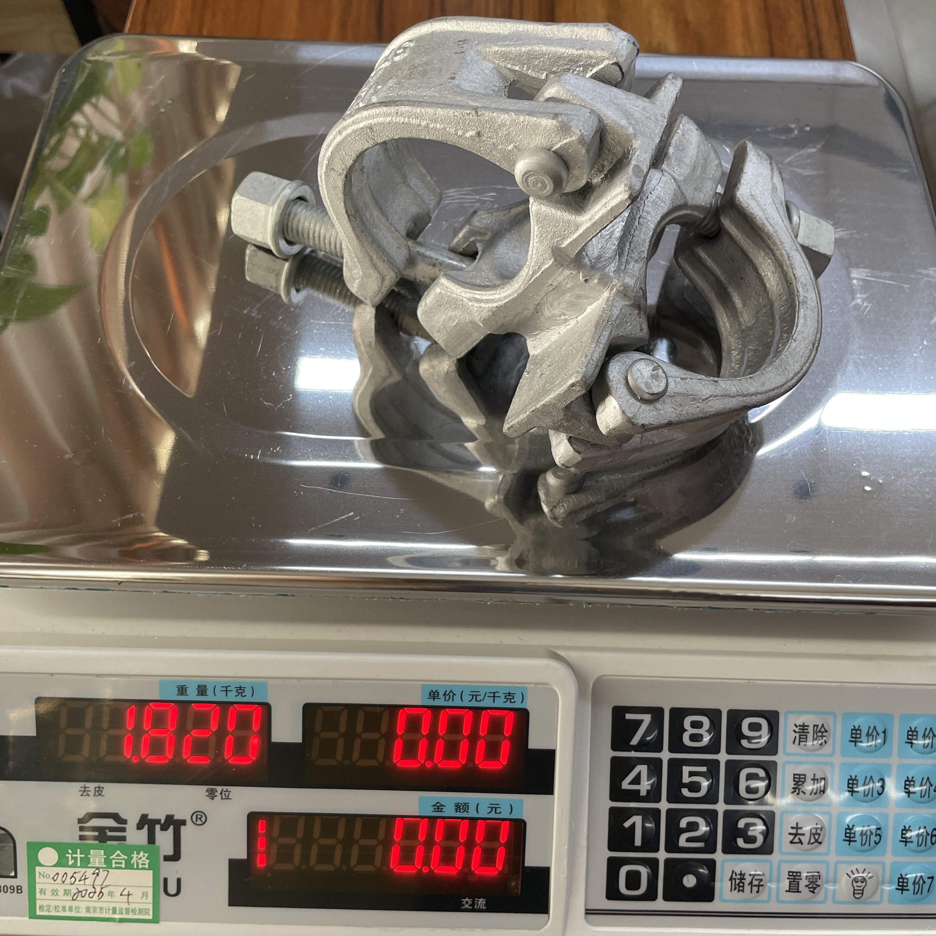 Perancah berbentuk khusus Penjepit 