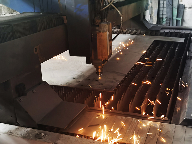 Mesin pemotong laser