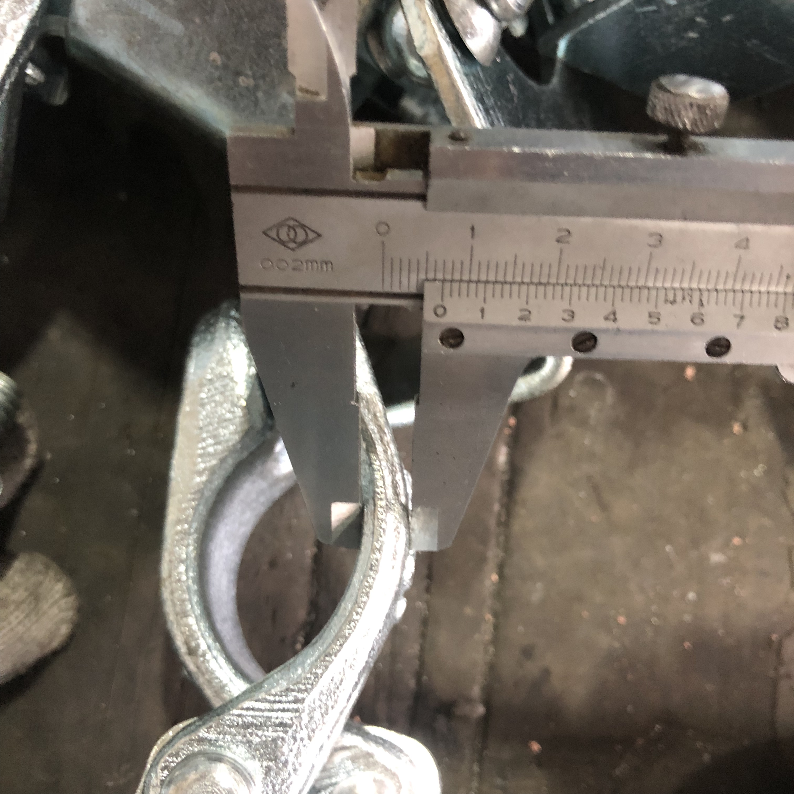 Jatuhkan coupler penahan papan ditempa