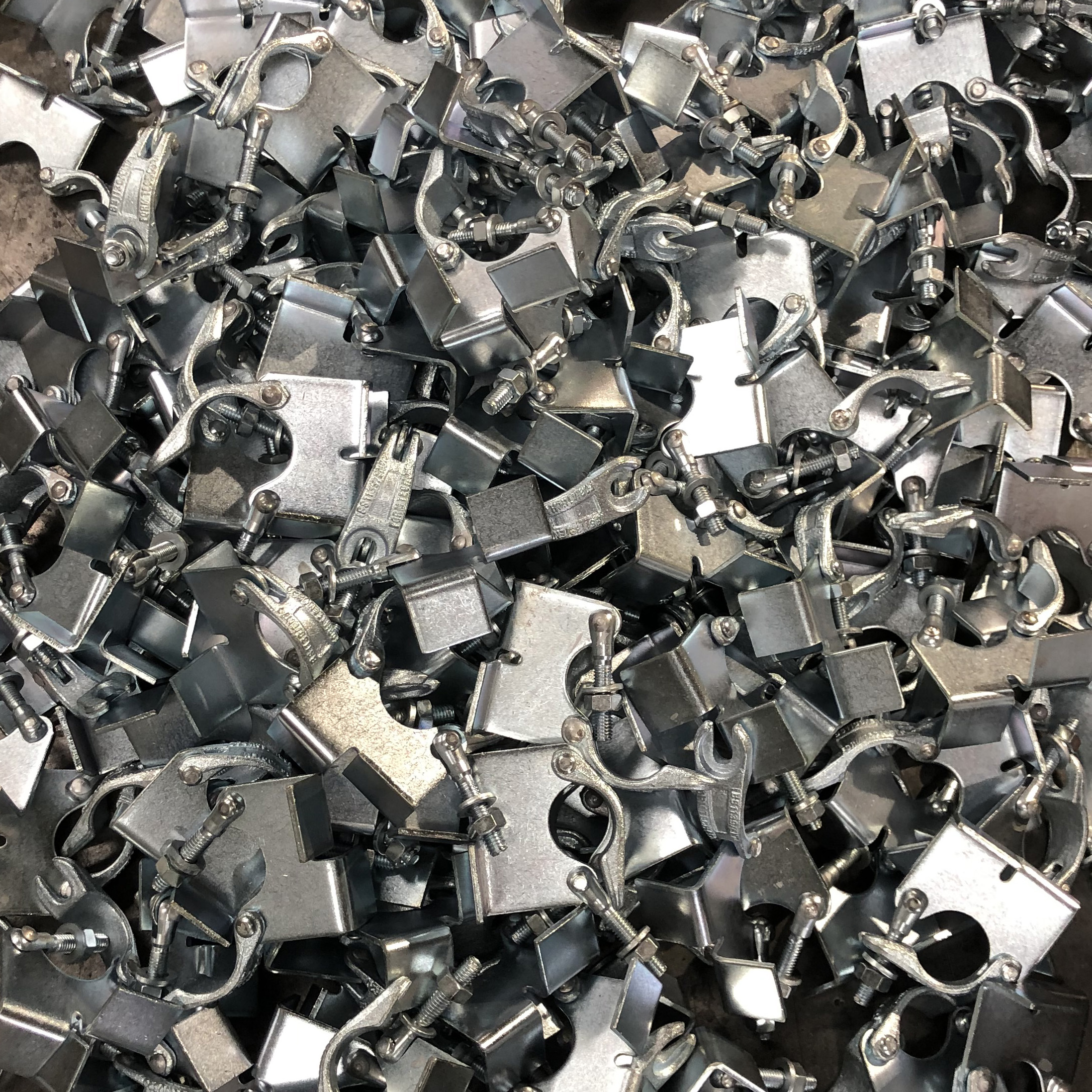 Jatuhkan coupler penahan papan ditempa