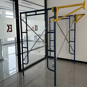 Berjalan Melalui Perancah