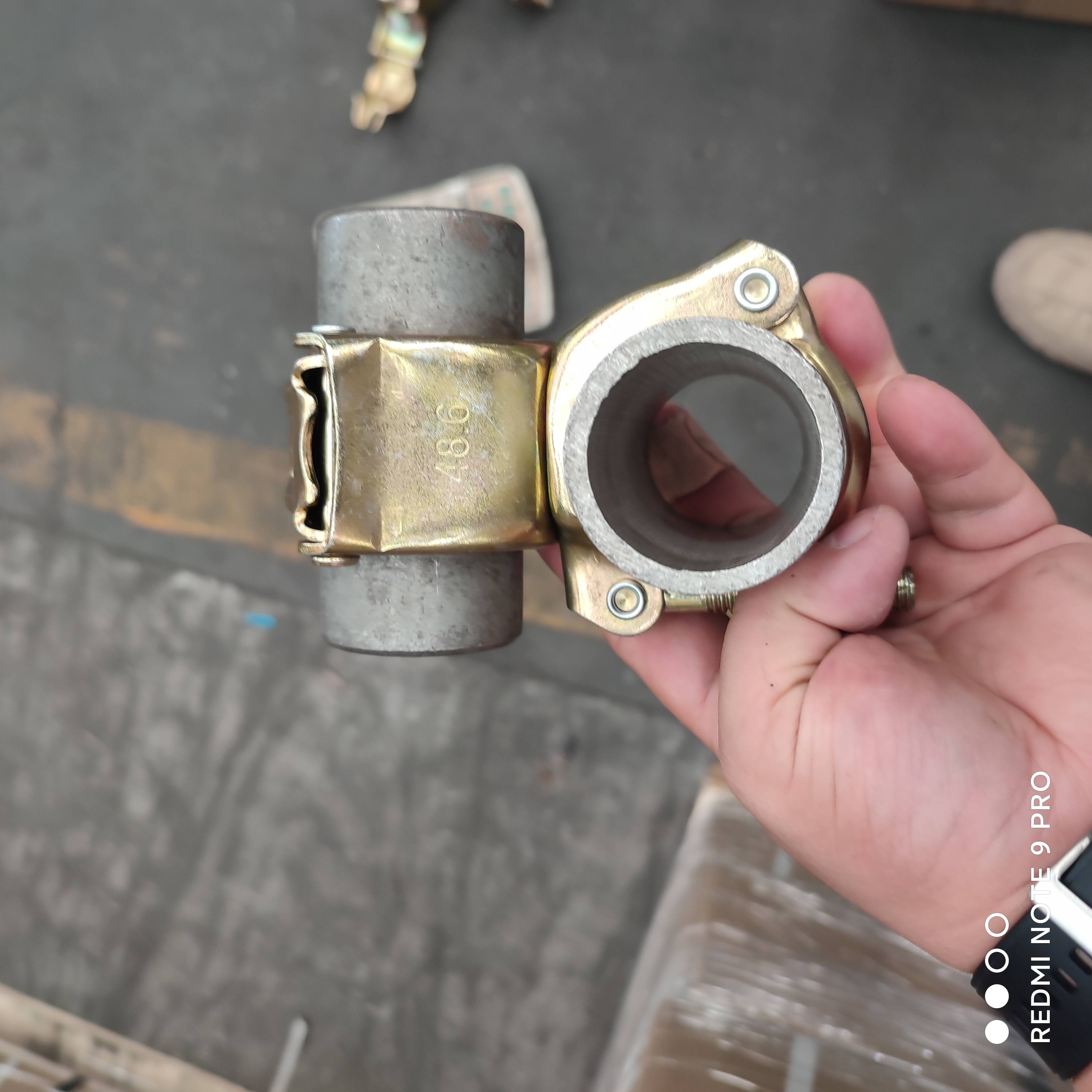 coupler putar yang ditekan