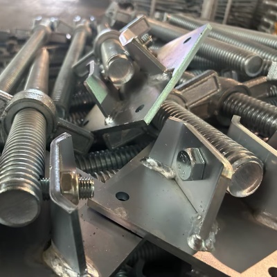 dongkrak dasar yang kokoh 