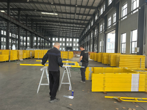 Berjalan melalui bingkai