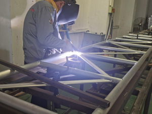 Pengelasan balok aluminium
