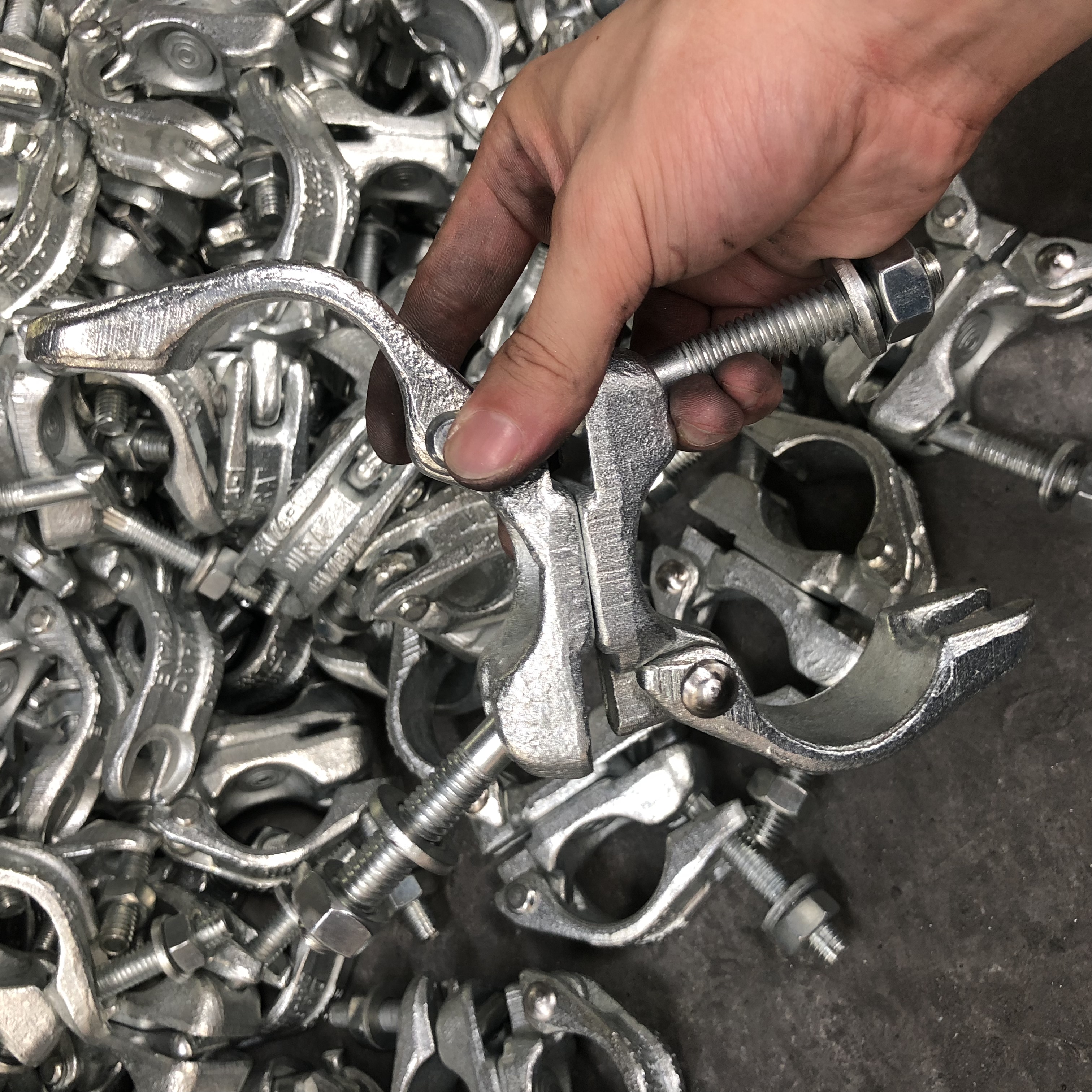 Jatuhkan coupler putar dipalsukan