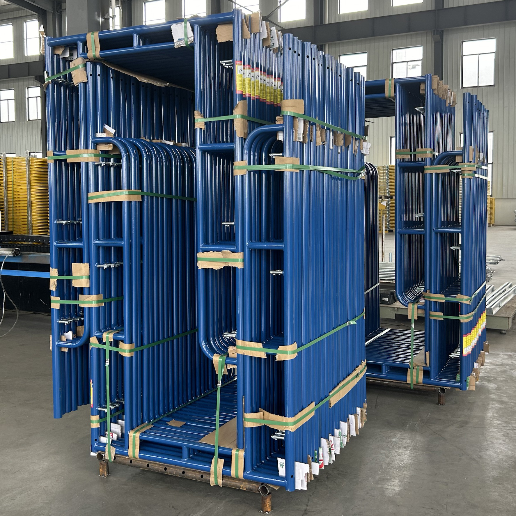 Berjalan melewati bingkai