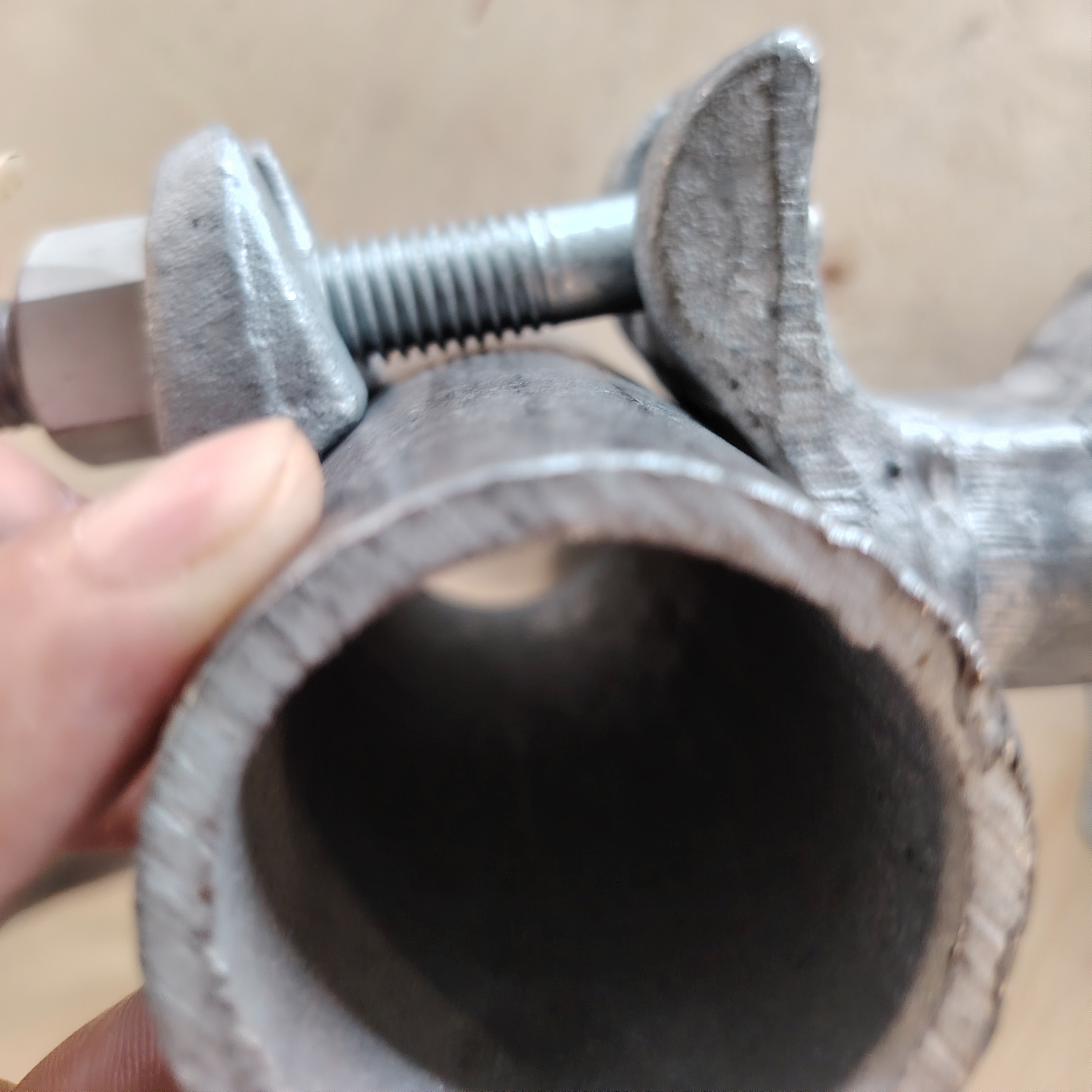 Penjepit Scaffolding berbentuk khusus - 98mm Coupler Jarak 