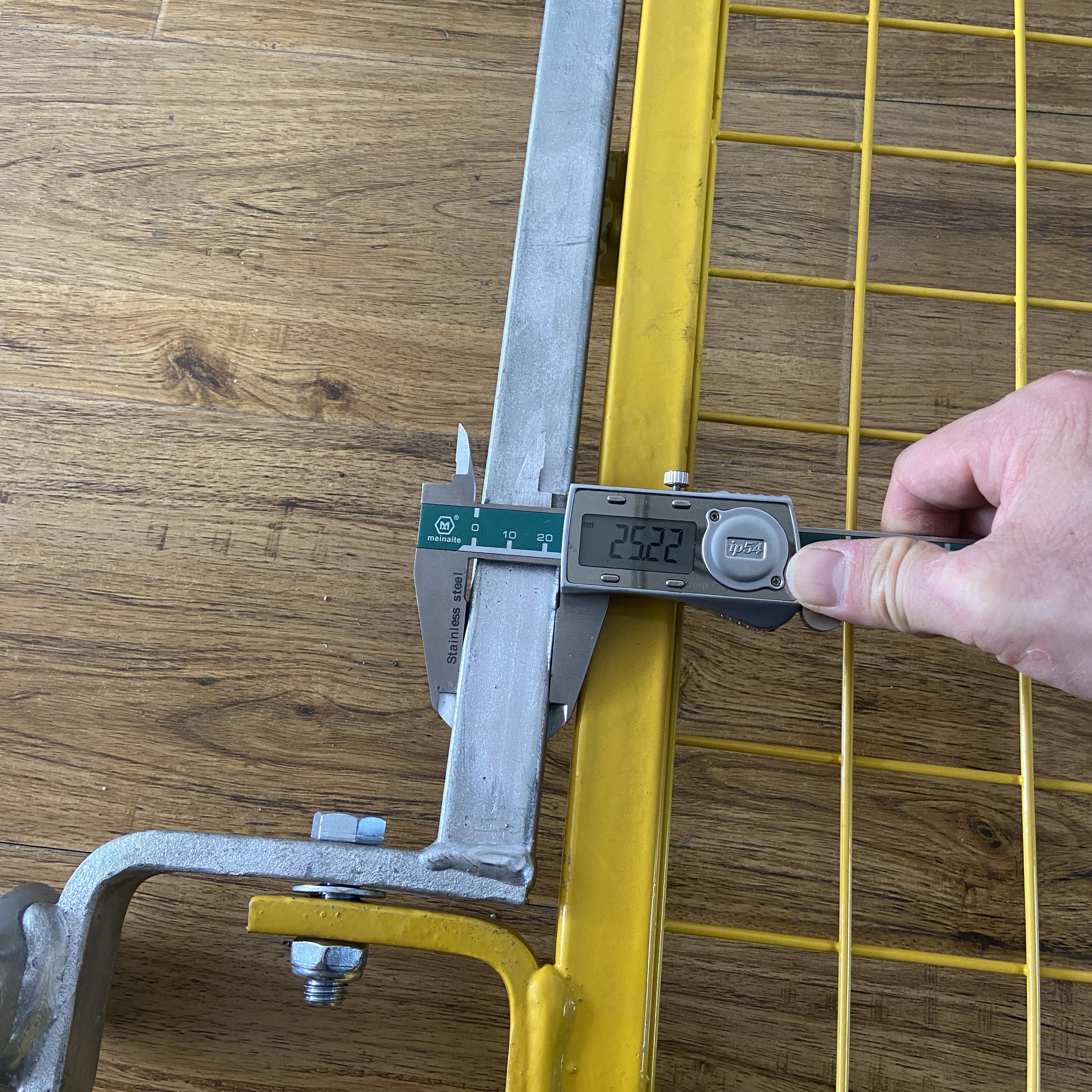 pengujian gerbang akses tangga 