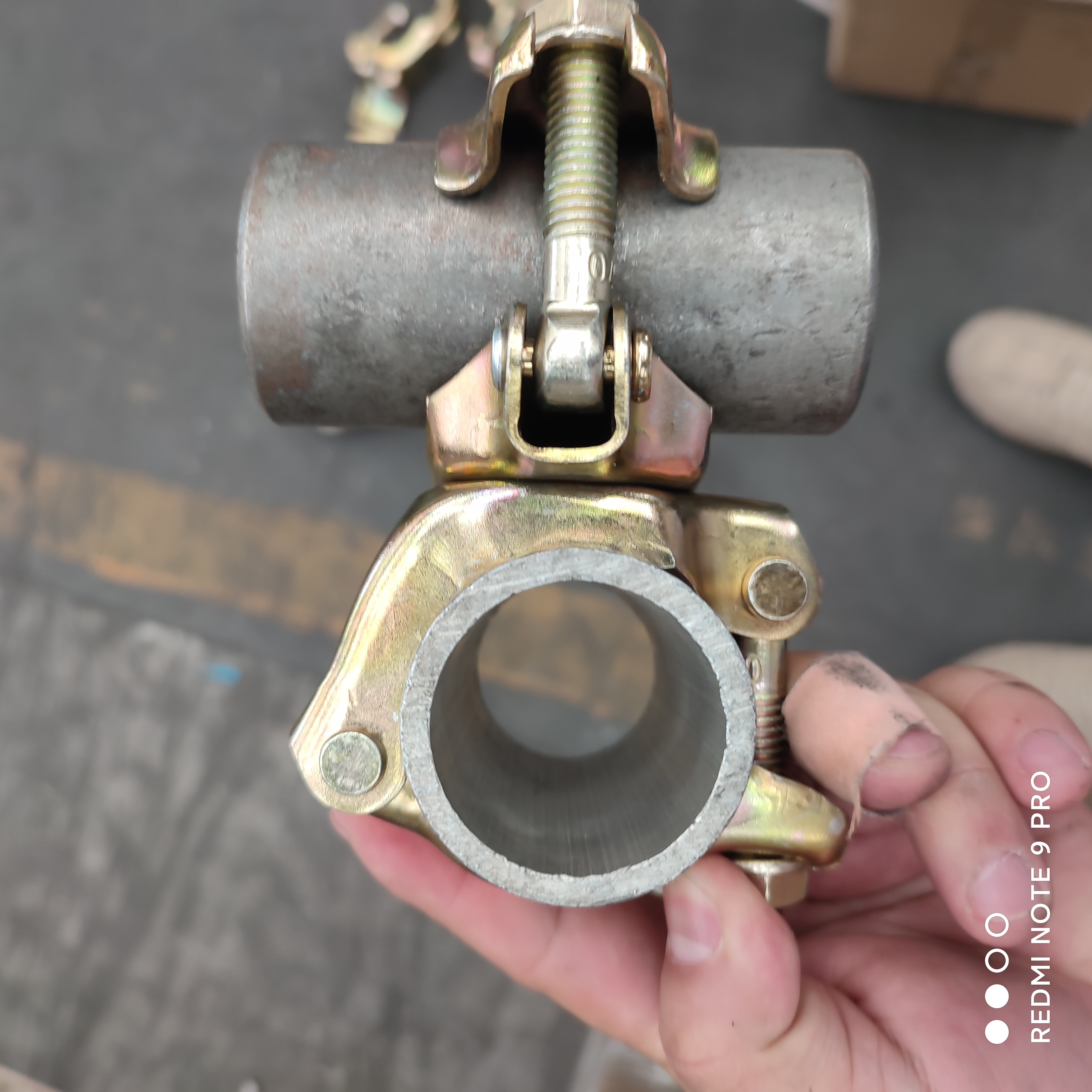 coupler putar yang ditekan