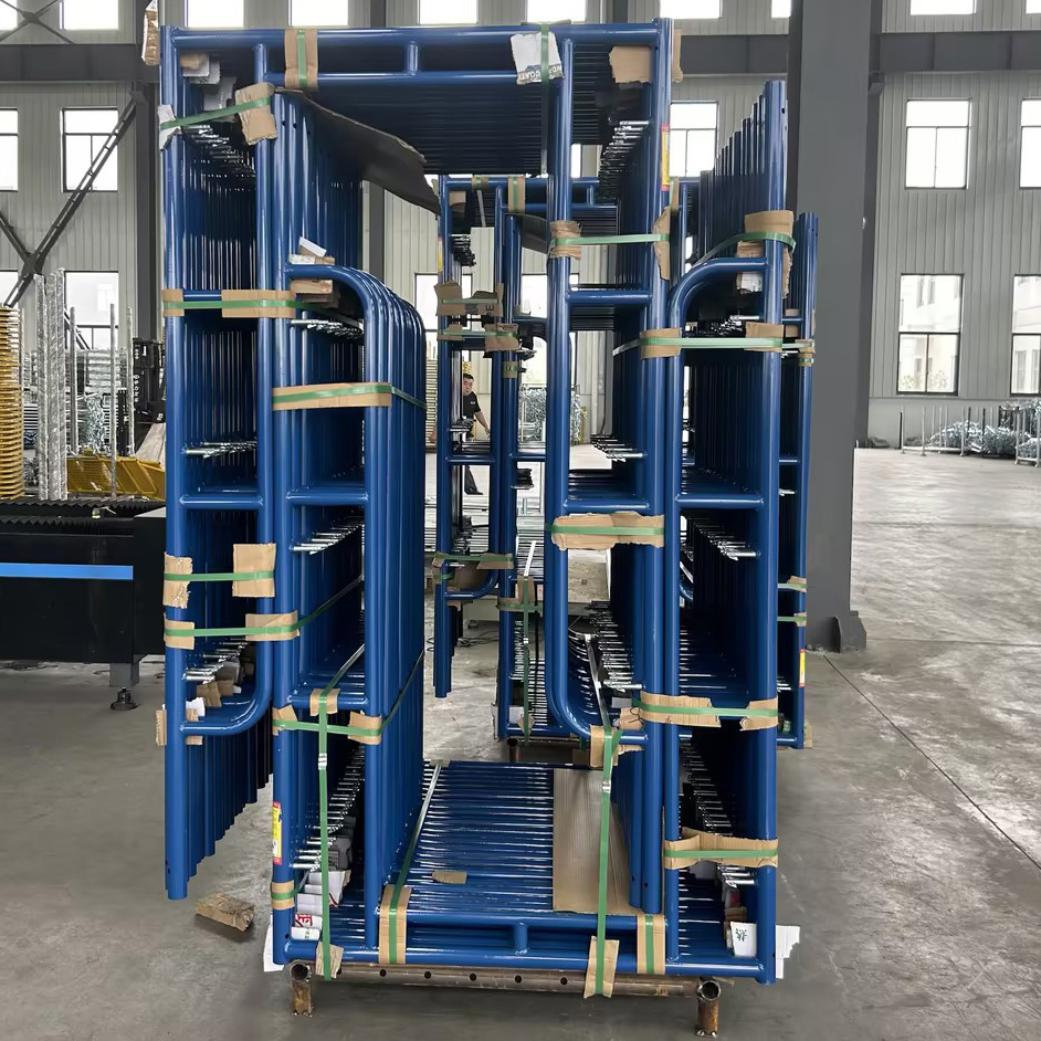 Berjalan melewati bingkai