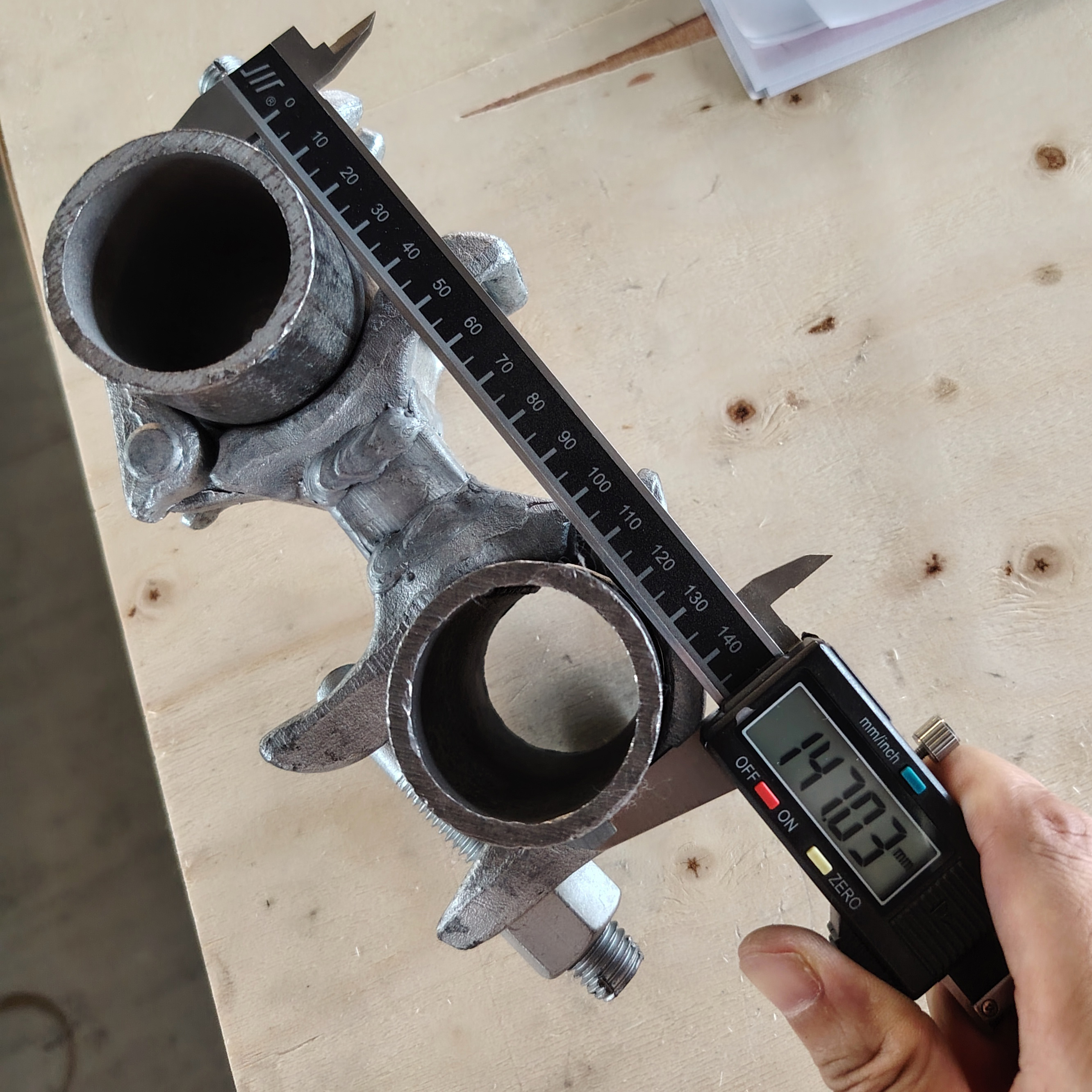 Coupler Jarak Penjepit Scaffolding berbentuk khusus - 98mm Coupler 