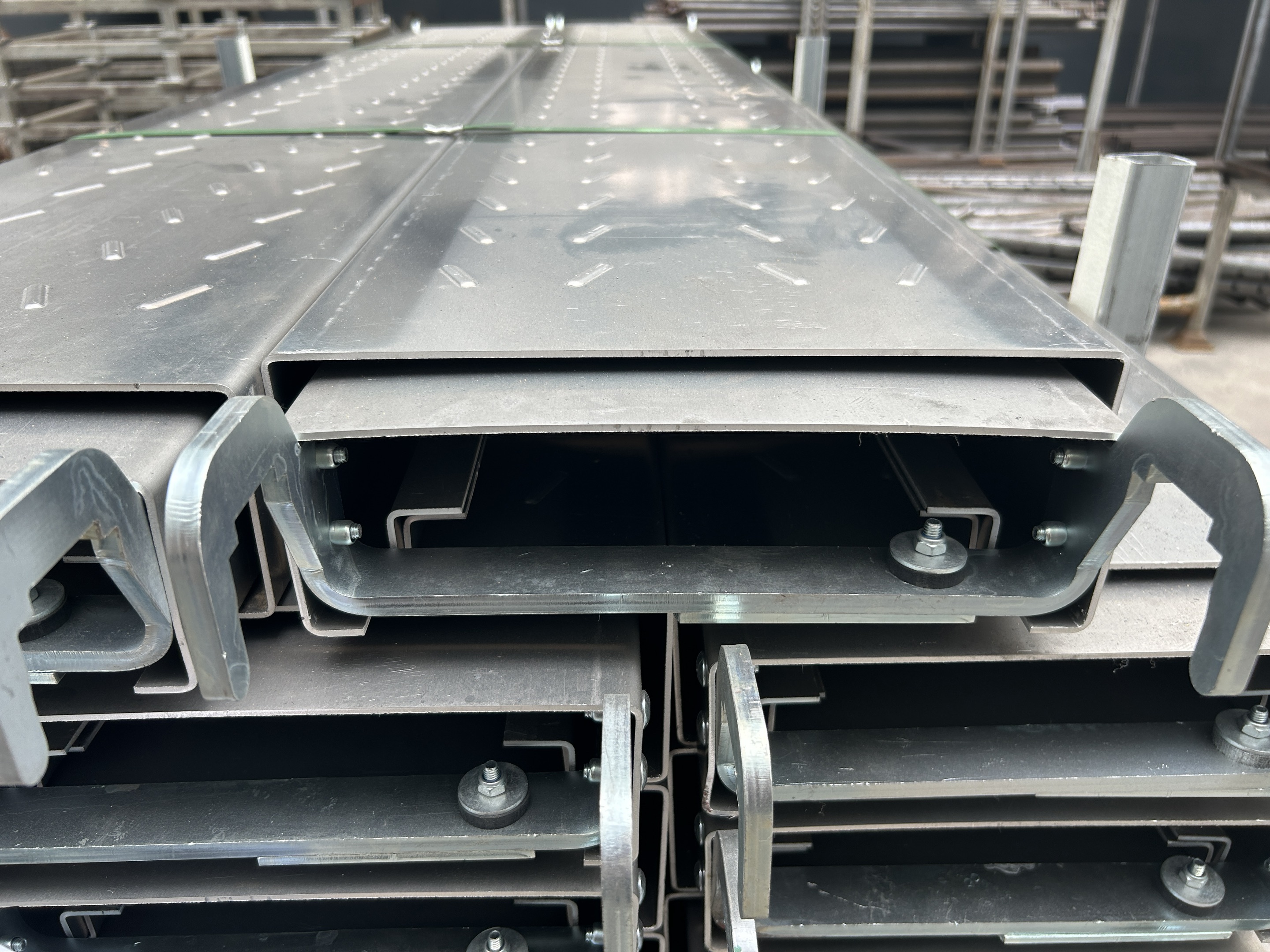 papan perancah dengan kait 