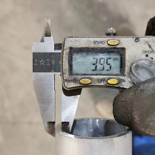 Balok kisi aluminium