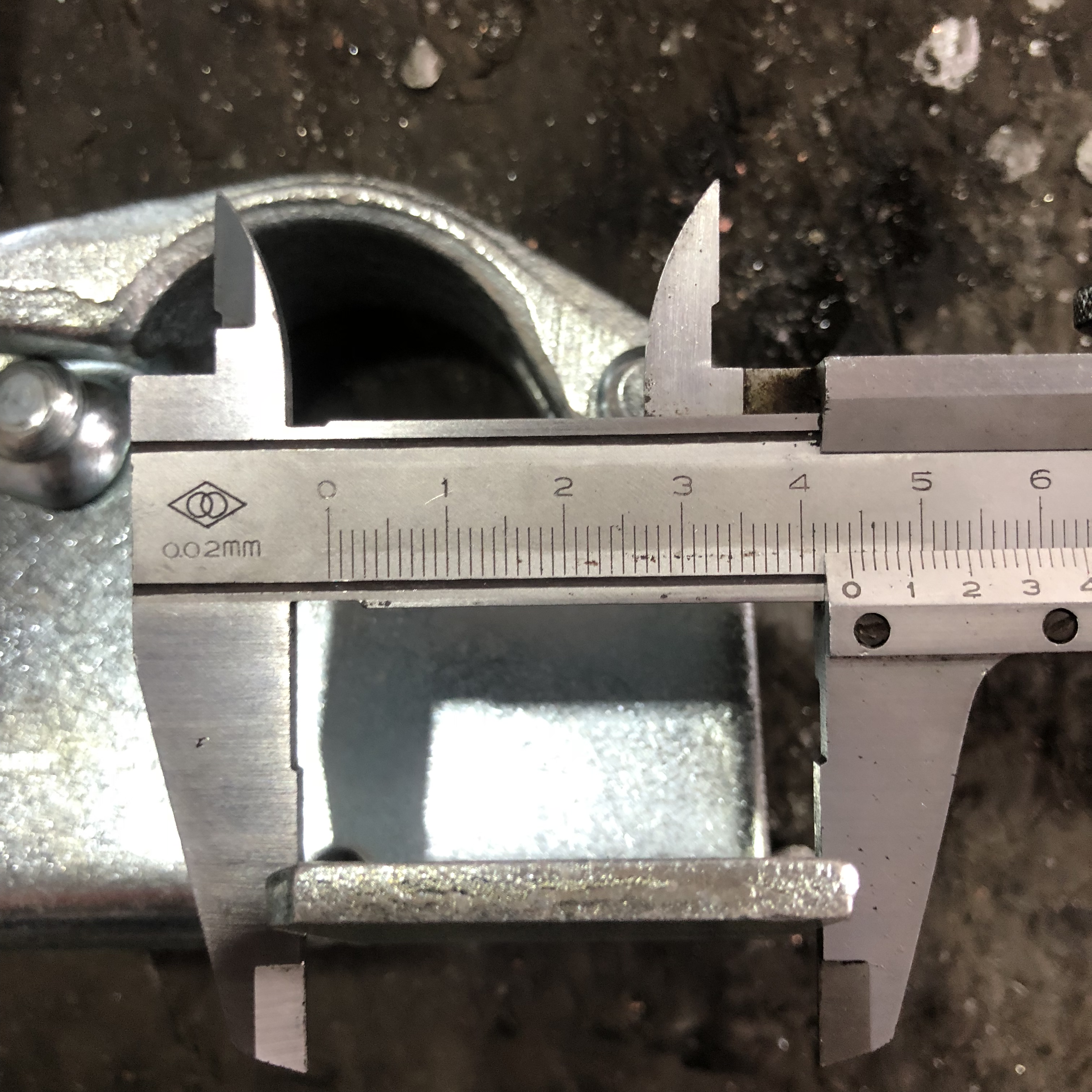 Jatuhkan coupler penahan papan ditempa