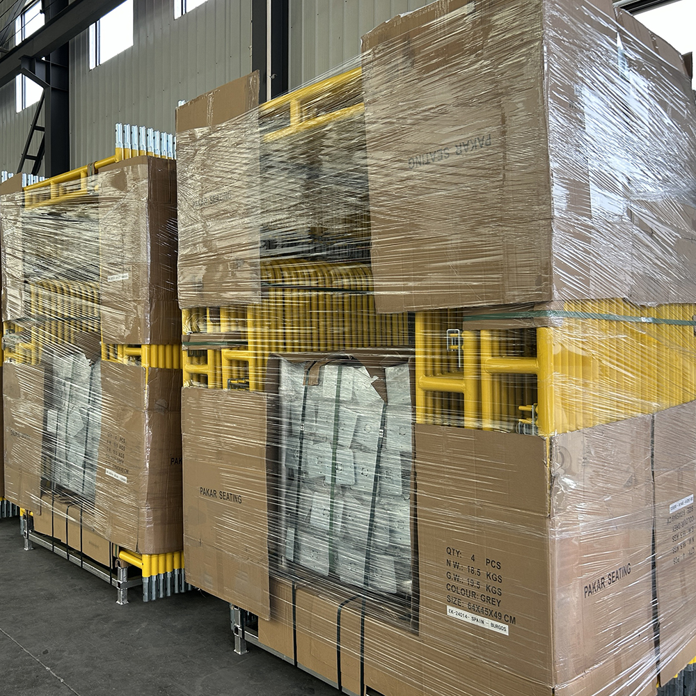 Berjalan melewati bingkai