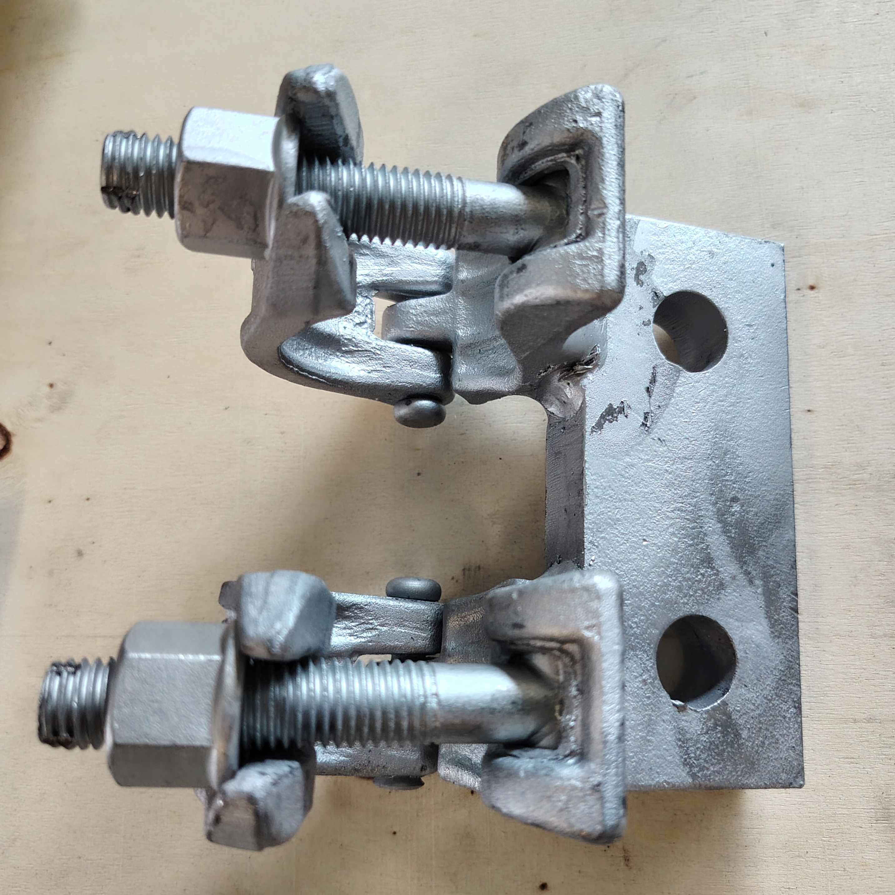 Penjepit Perancah Berbentuk Khusus Basis yang Dipesan Lebih Dahulu