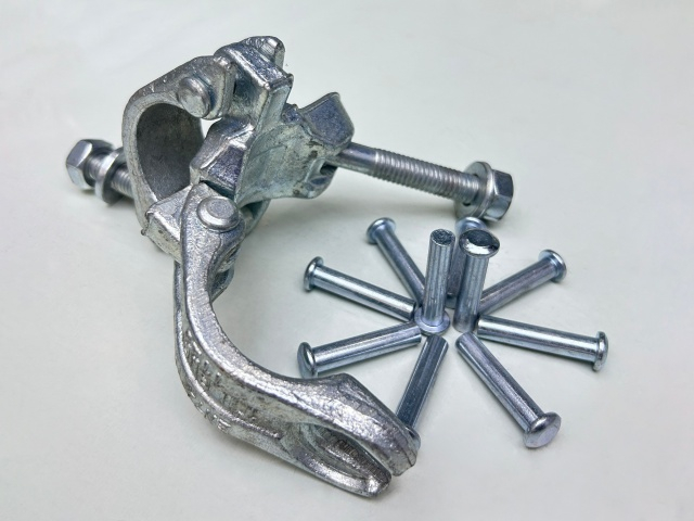 Paku keling dasar coupler ganda