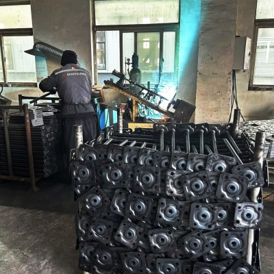 scaffolding jack dasar yang dapat disesuaikan berlubang