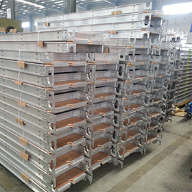 Papan perancah aluminium