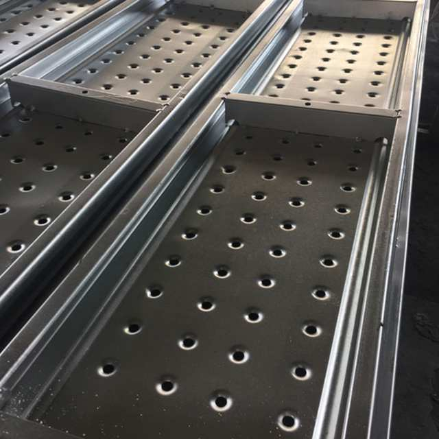 Papan papan perancah baja yang digunakan dalam perancah baja untuk konstruksi