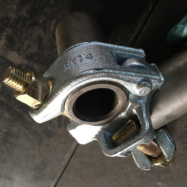 Penurunan perancah galvanis menempa coupler ganda Jerman