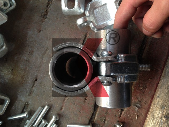 SCAFFOLDING PRESSED HOARDING COUPLER Plating Zince Color Scaffold Clamp Dijual