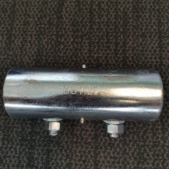 Scaffolding coupler tabung lengan tertekan