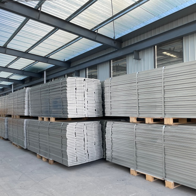 3,0m papan baja tertutup