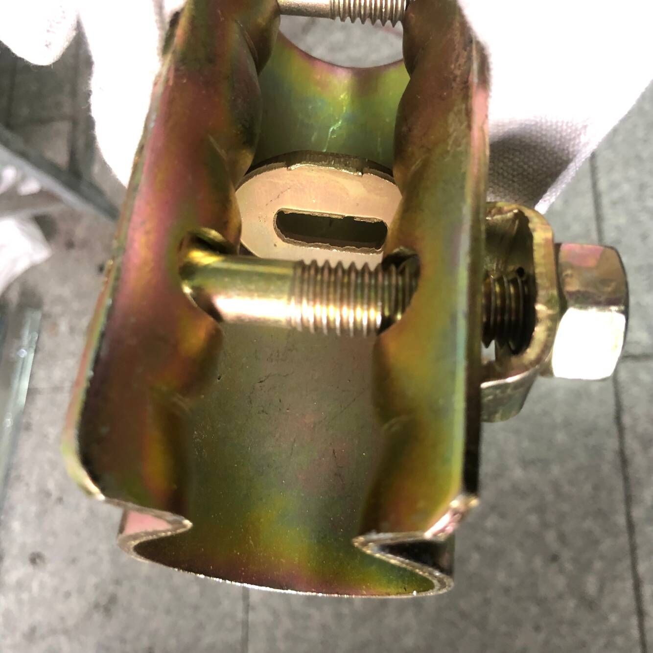 Slepler lengan yang ditekan