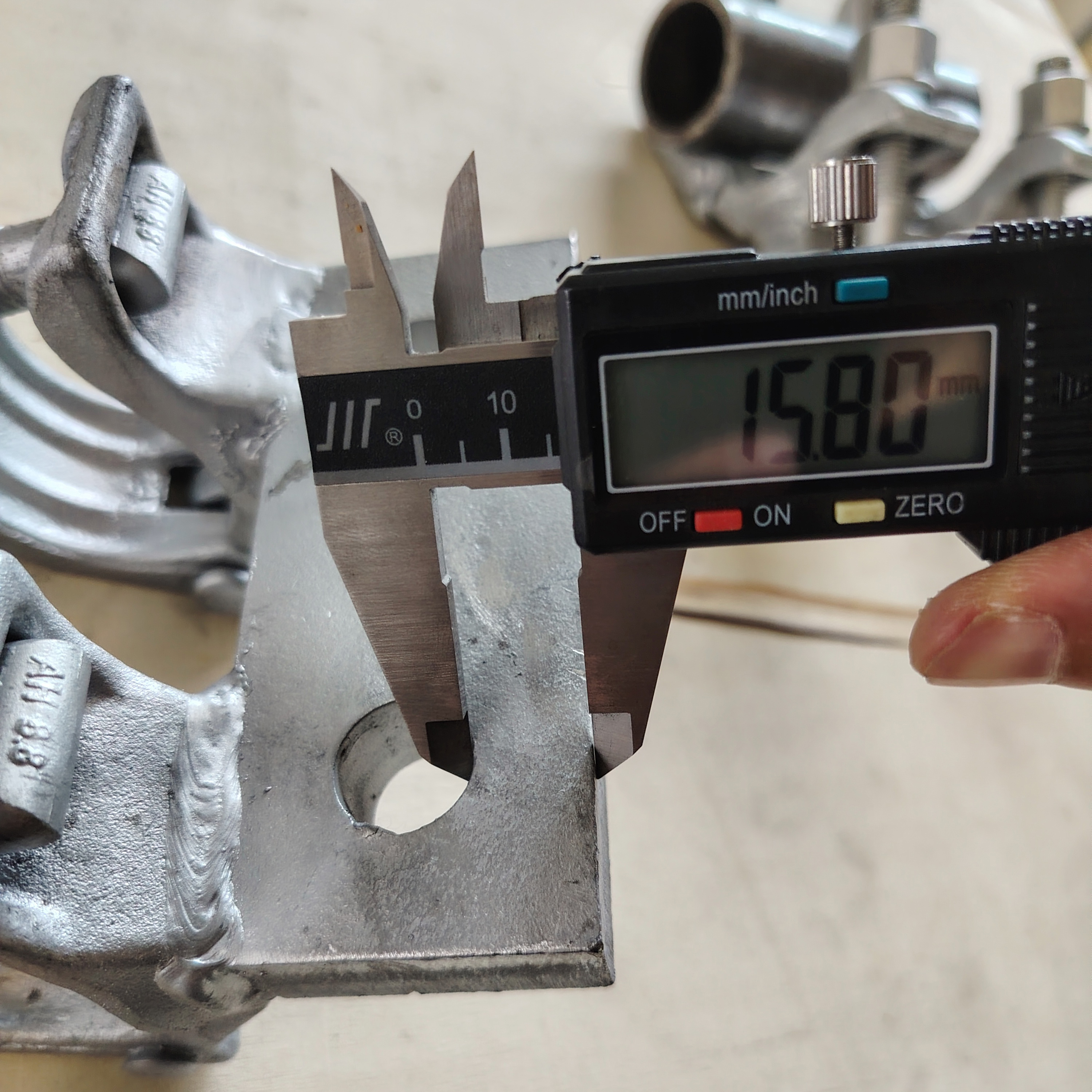 Penjepit Scaffolding Bentuk Khusus Alas Khusus Penjepit 