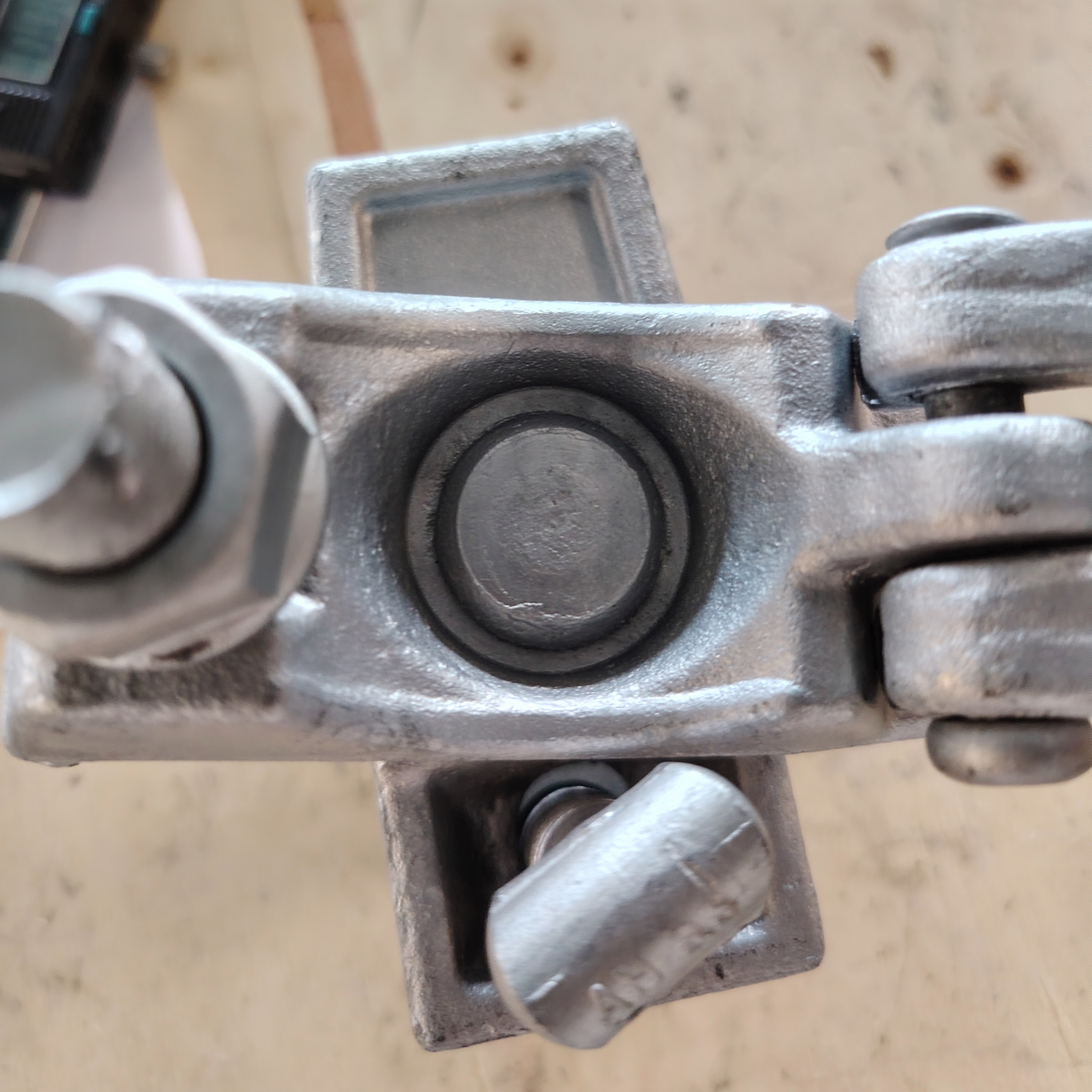 Swivel Coupler KV 49 X 49 Penjepit Scaffolding berbentuk khusus