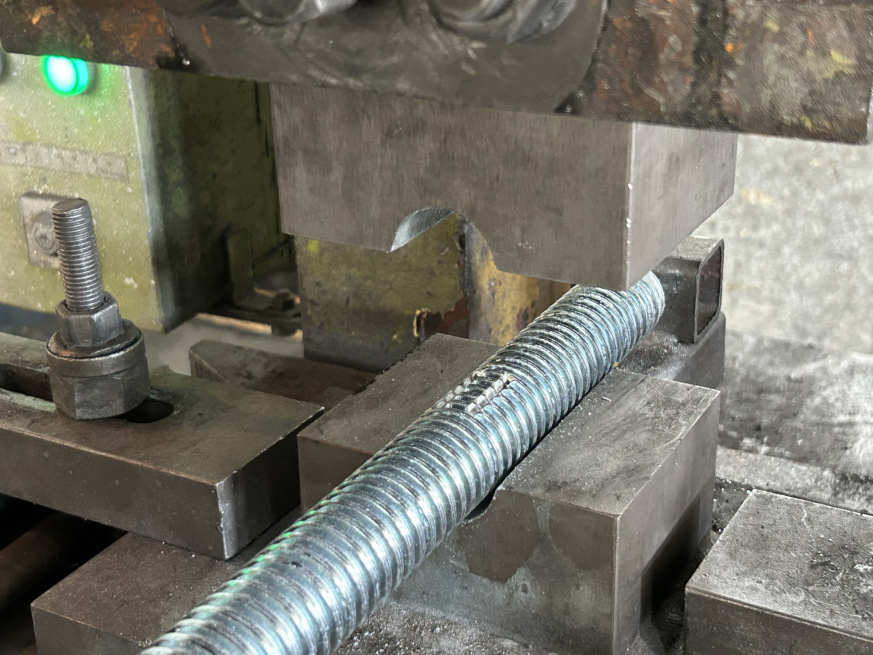 dongkrak dasar merusak gigi