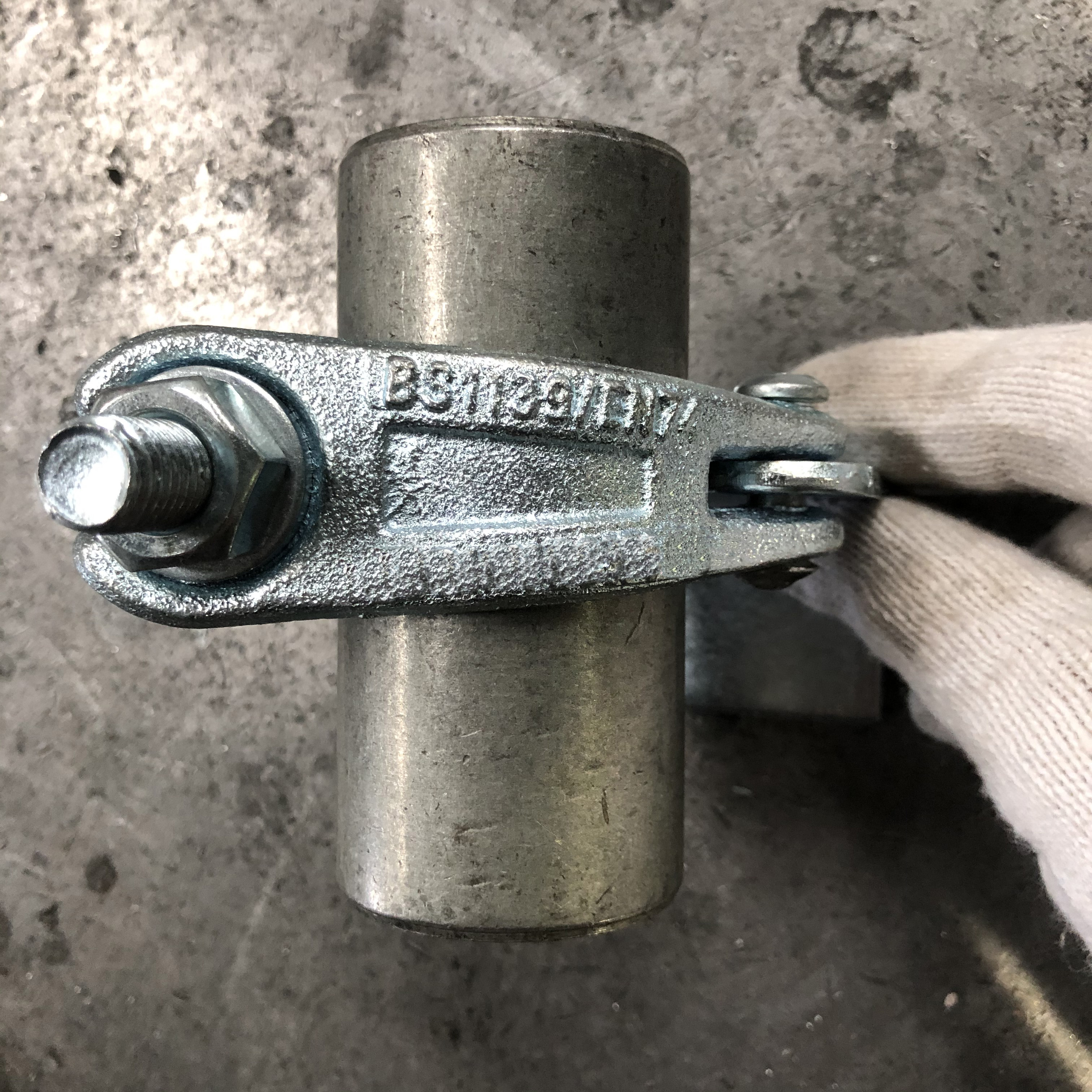 Jatuhkan coupler penahan papan ditempa