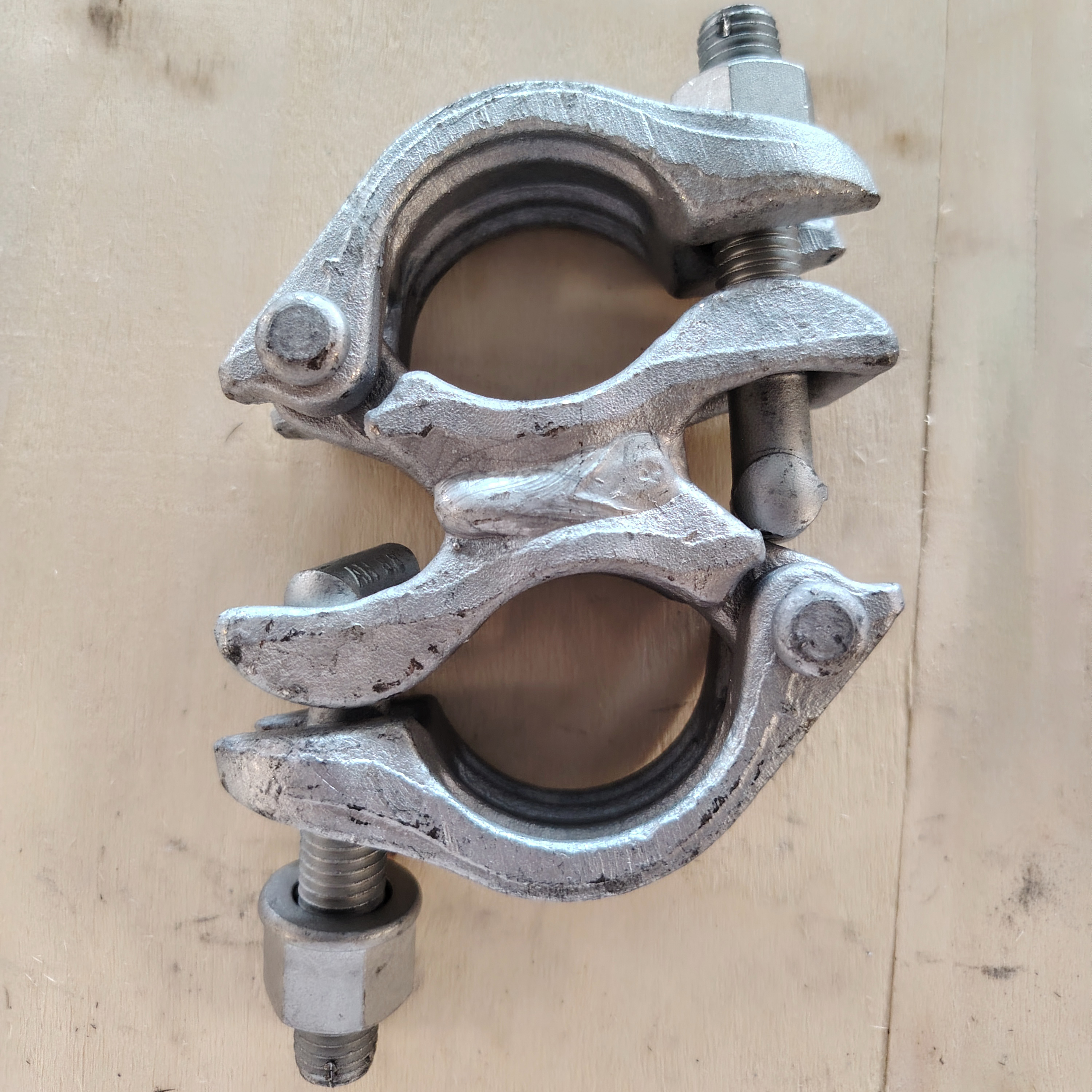 Coupler Jarak - Penjepit Perancah Berbentuk Khusus 74mm