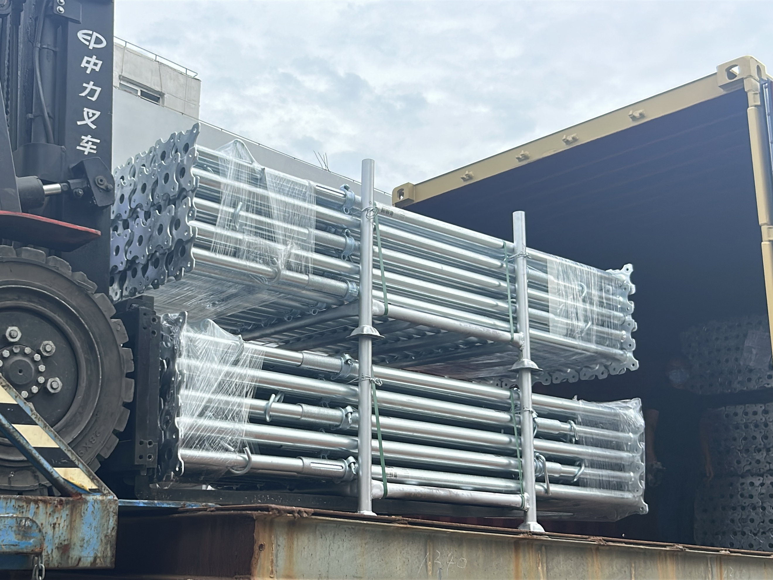 02b5c640-124d-49d6-91a5-aa63f83c2e2b 