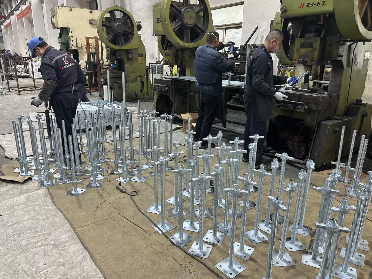 dongkrak dasar memasang 