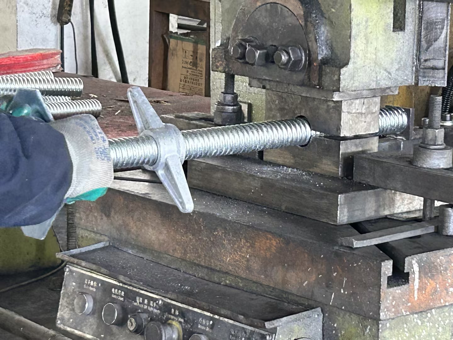 dongkrak dasar merusak gigi 