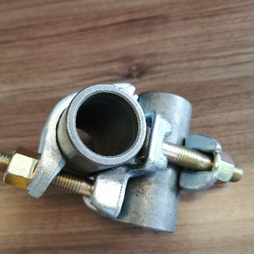 perancah soupler sudut kanan