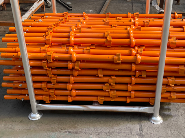 Standar perancah cuplock dicat