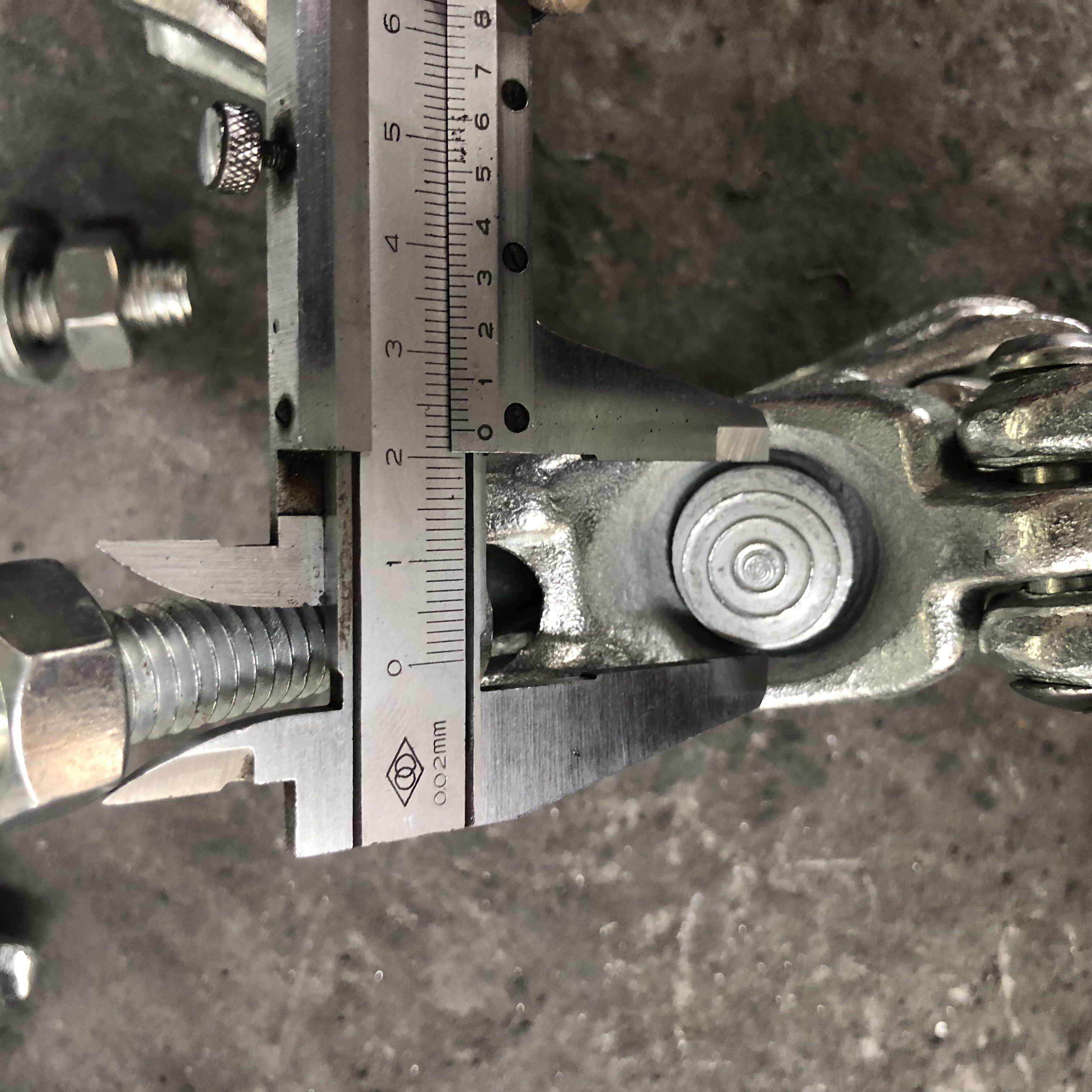 Jatuhkan coupler putar dipalsukan