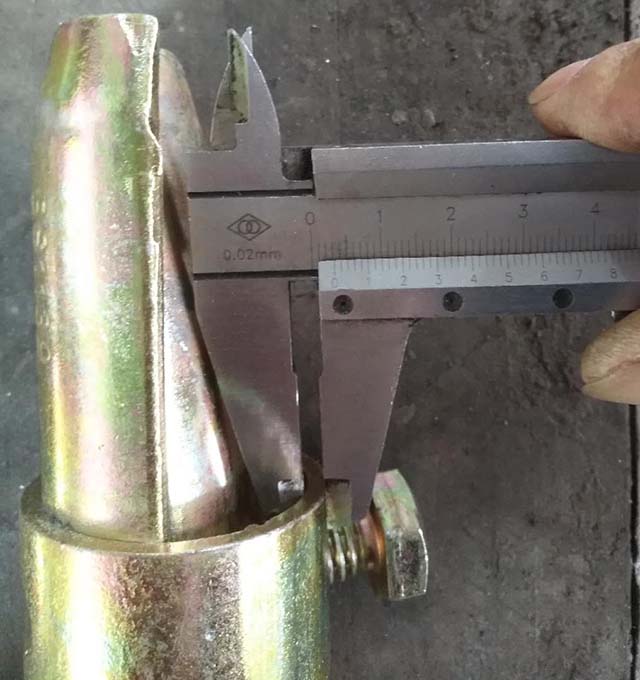 Pin gabungan yang ditekan 11