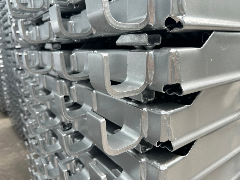 papan perancah dengan kait 