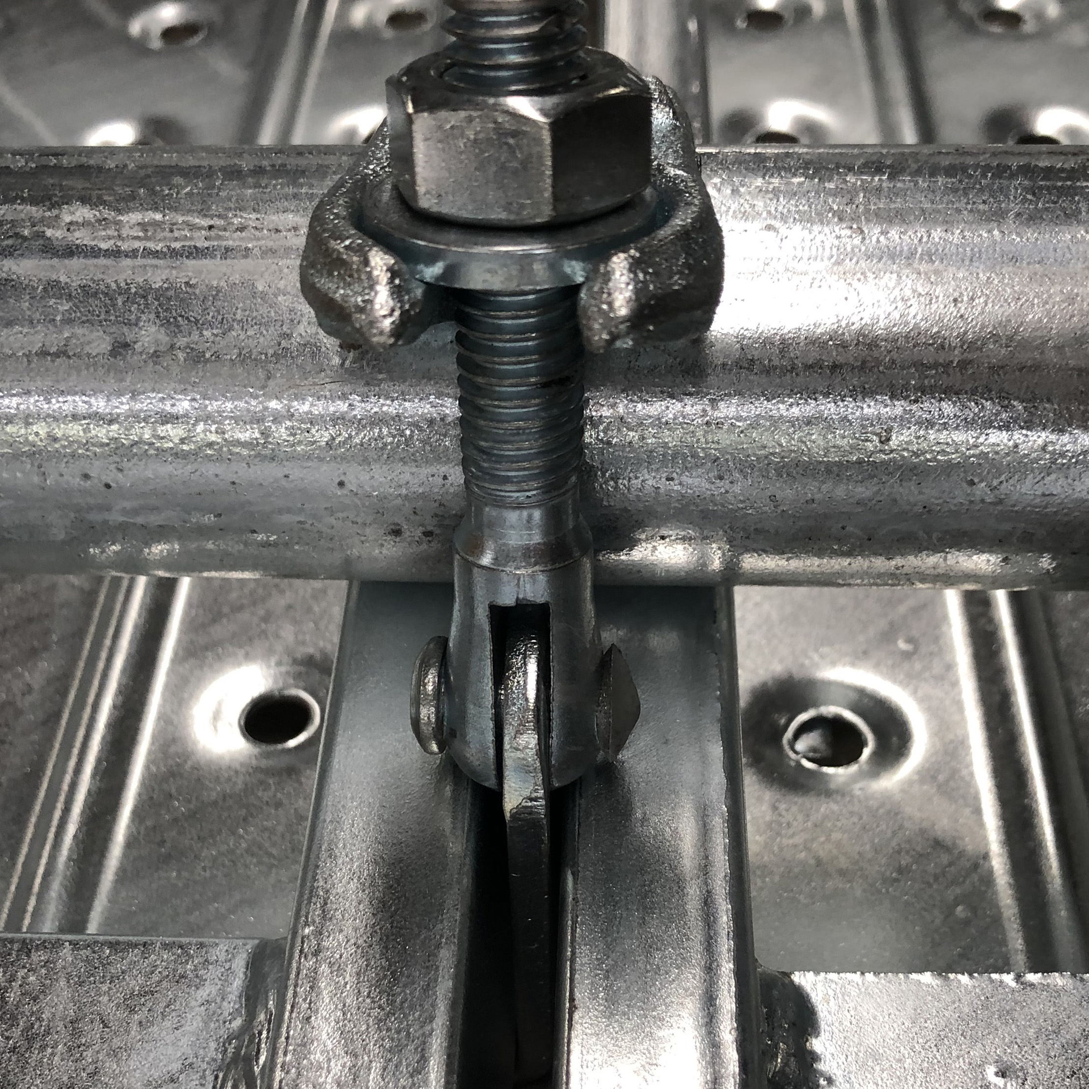 Jatuhkan coupler penahan papan ditempa